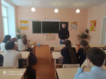 Встреча учащихся с курсантом Серпуховского военного института.