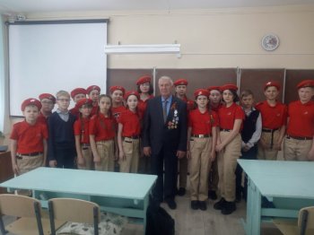 Встреча юнармейцев 5-а класса с председателем ветеранов Неверкинского района Рамазановым Тагиром Алиевичем. 
