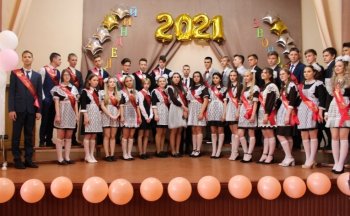 Праздничный концерт выпускников на школьном празднике "Последний звонок"
